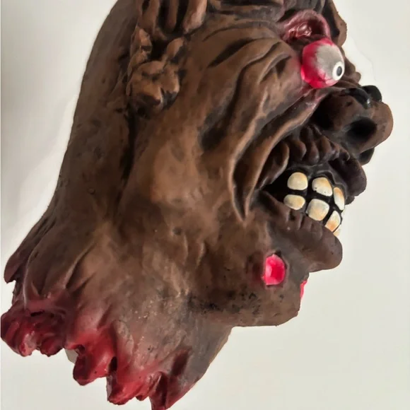 Spirit Halloween shrunken head hangging decoration - Picture 4 of 16
